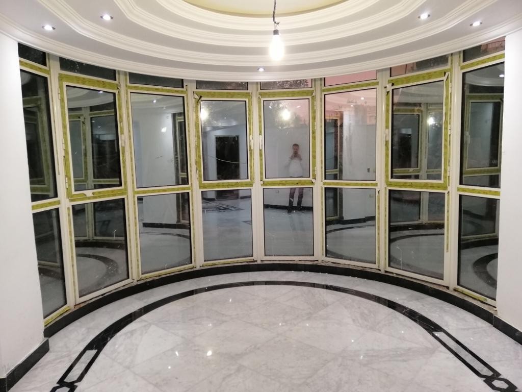 الأبواب والشبابيك الألومنيوم
