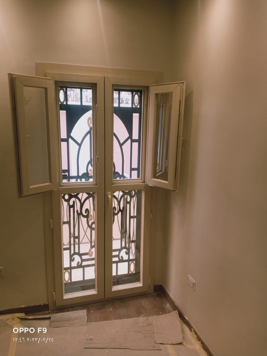 أبواب وشبابيك مفصلية UPVC