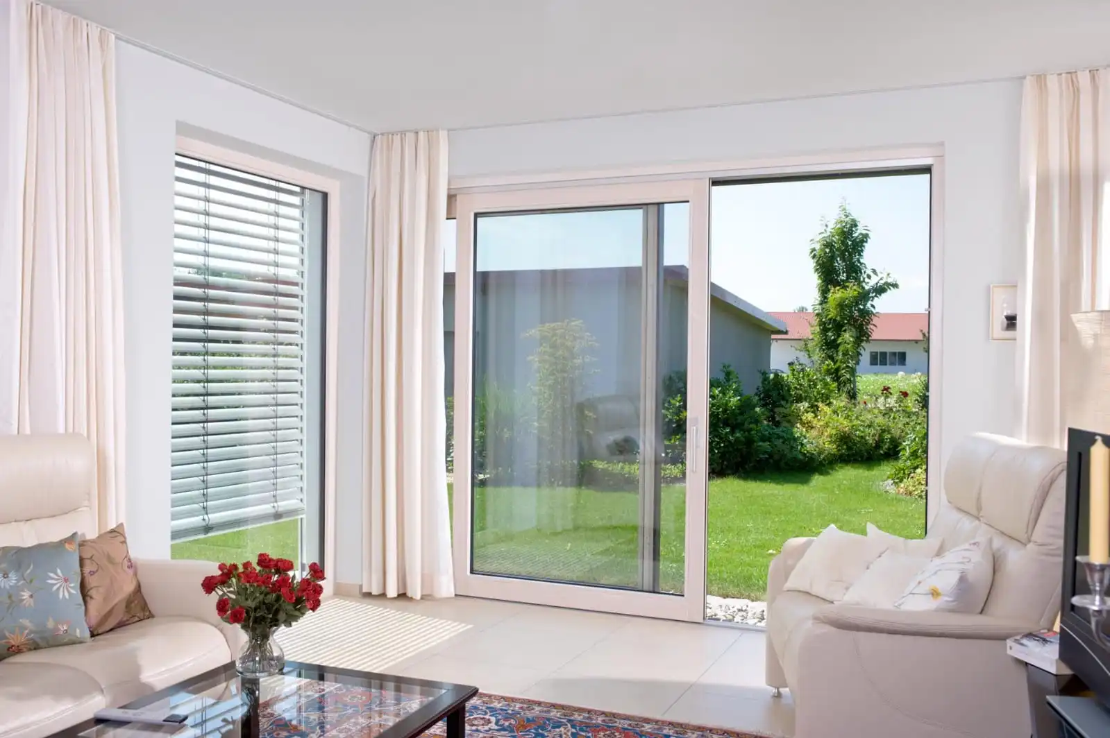 أبواب وشبابيك مفصلية UPVC